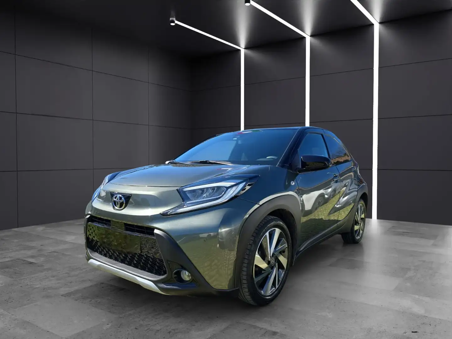 Toyota Aygo Aygo X 1.0 Lounge 72cv s-cvt Verde - 1