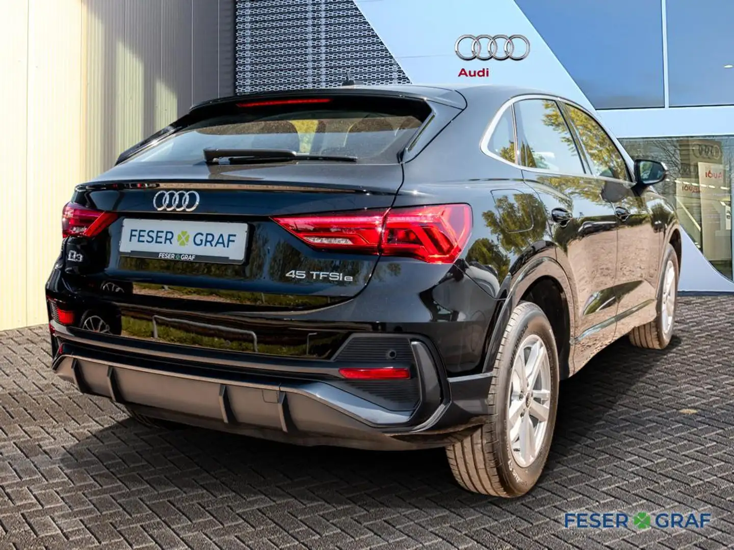 Audi Q3 Sportback 45 TFSI e LED/Navi+/SHZ Avantgarde Schwarz - 2