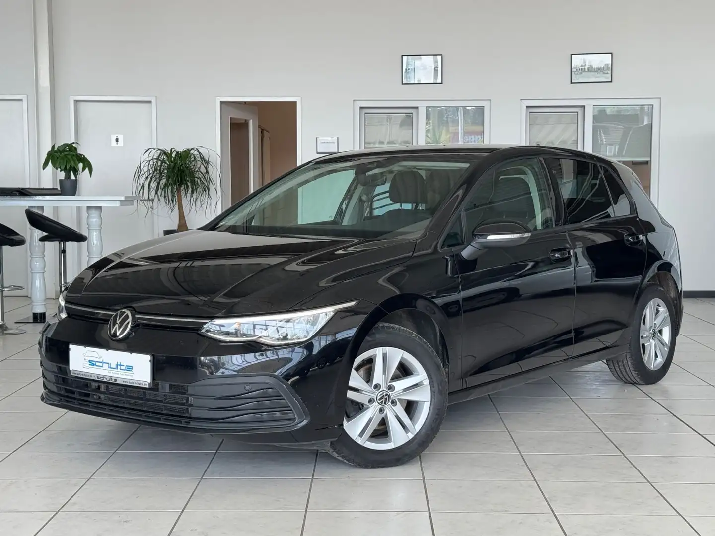 Volkswagen Golf VIII Lim. Life *DSG*Navi*LED*CarP.*SHZ*ACC Noir - 1
