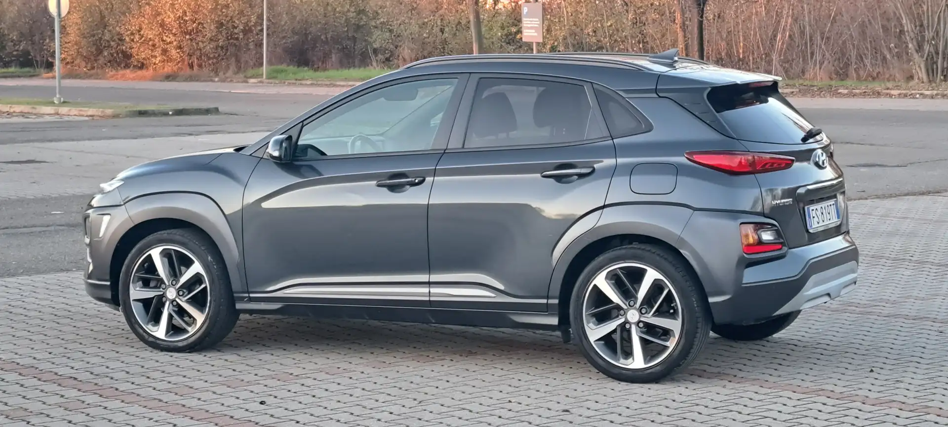 Hyundai KONA Kona I 2017 1.6 crdi Style 2wd 115cv Gri - 2