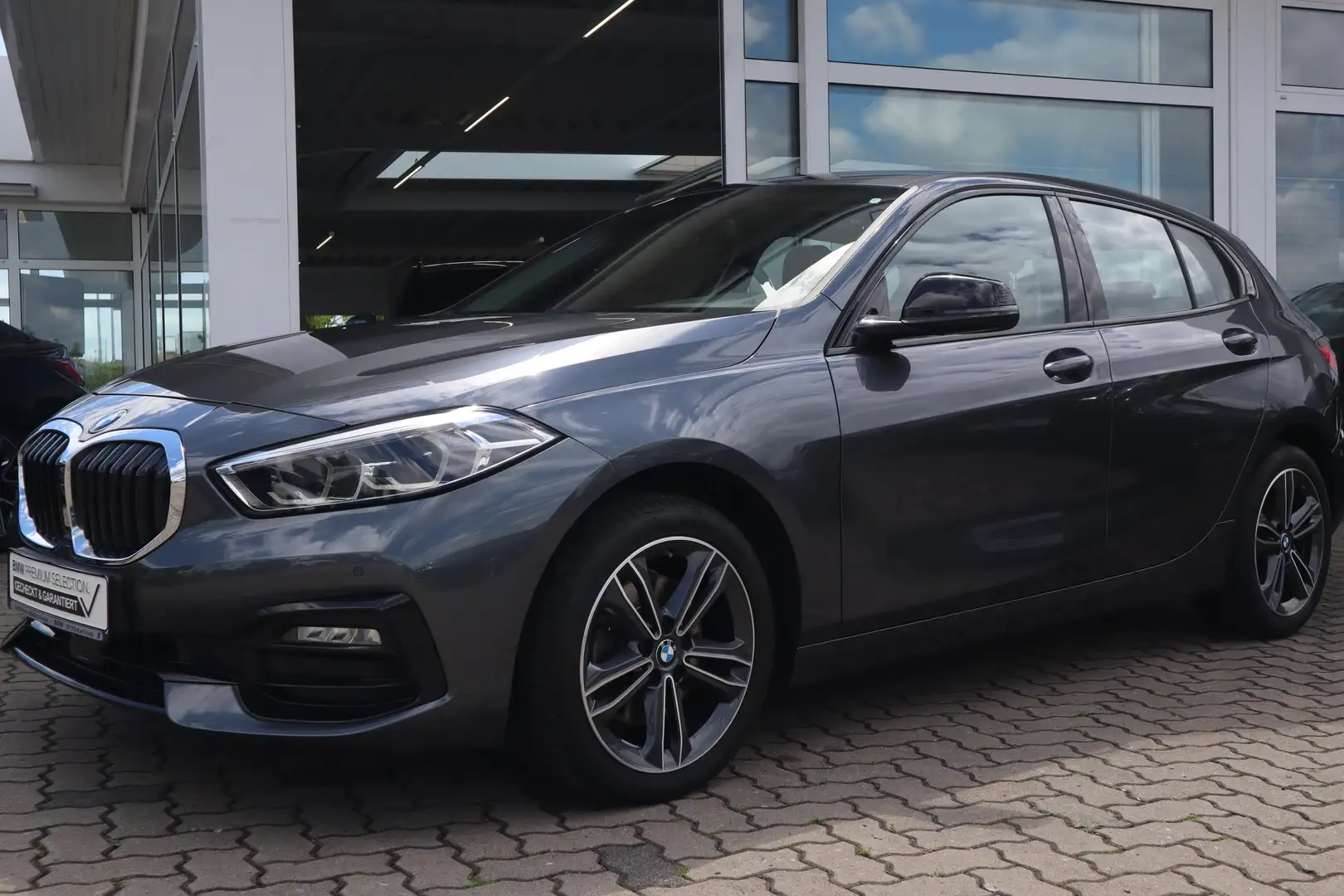 BMW 118 i Hatch Sport Line DAB LED WLAN Komfortzg. Grau - 1