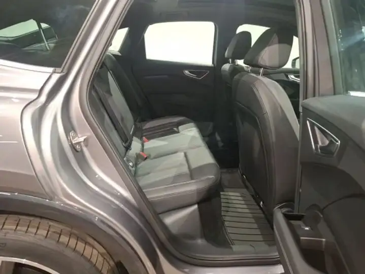 Audi Q4 2026, foto 8
