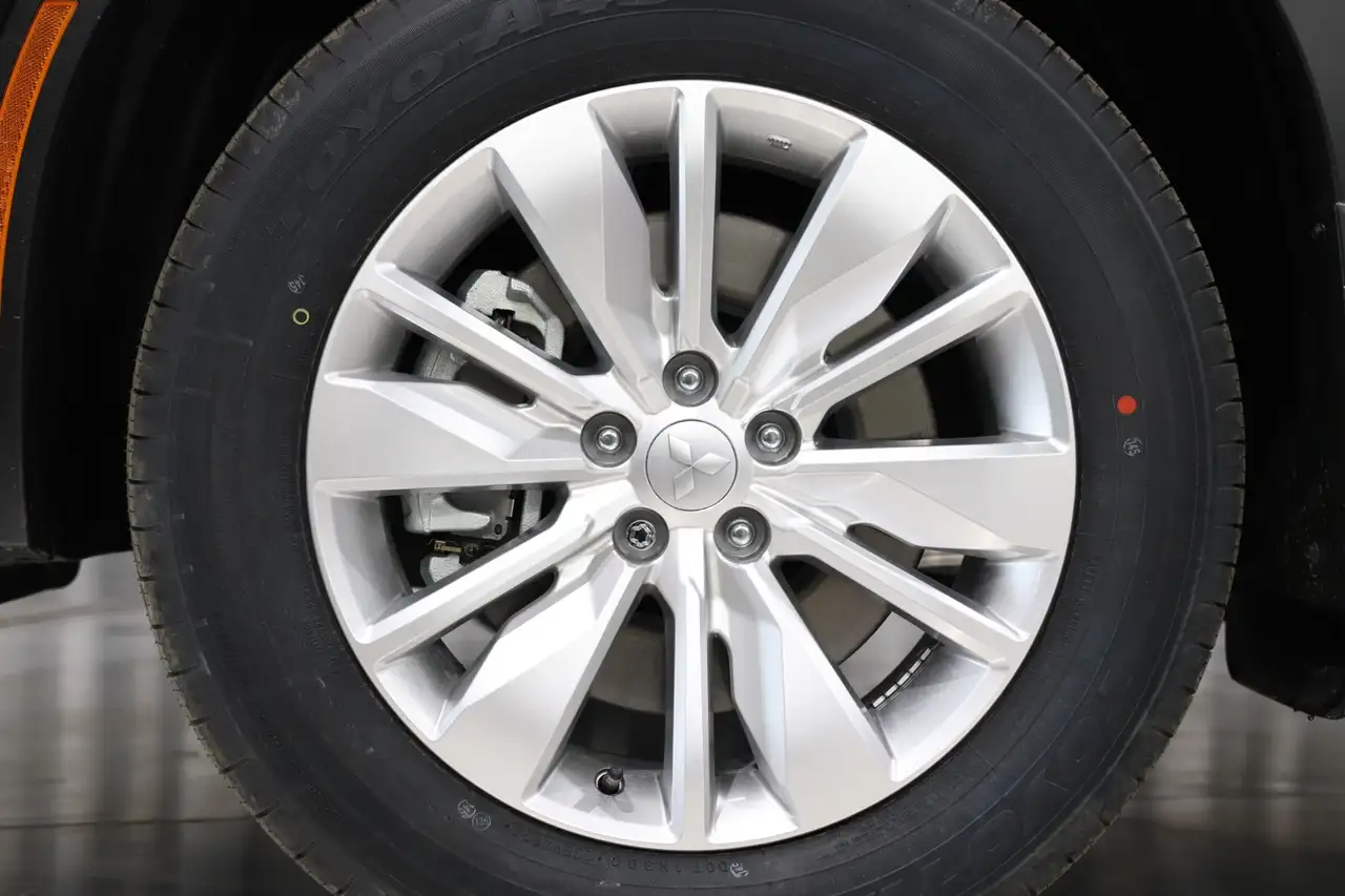 Mitsubishi Outlander снимка Mitsubishi Outlander