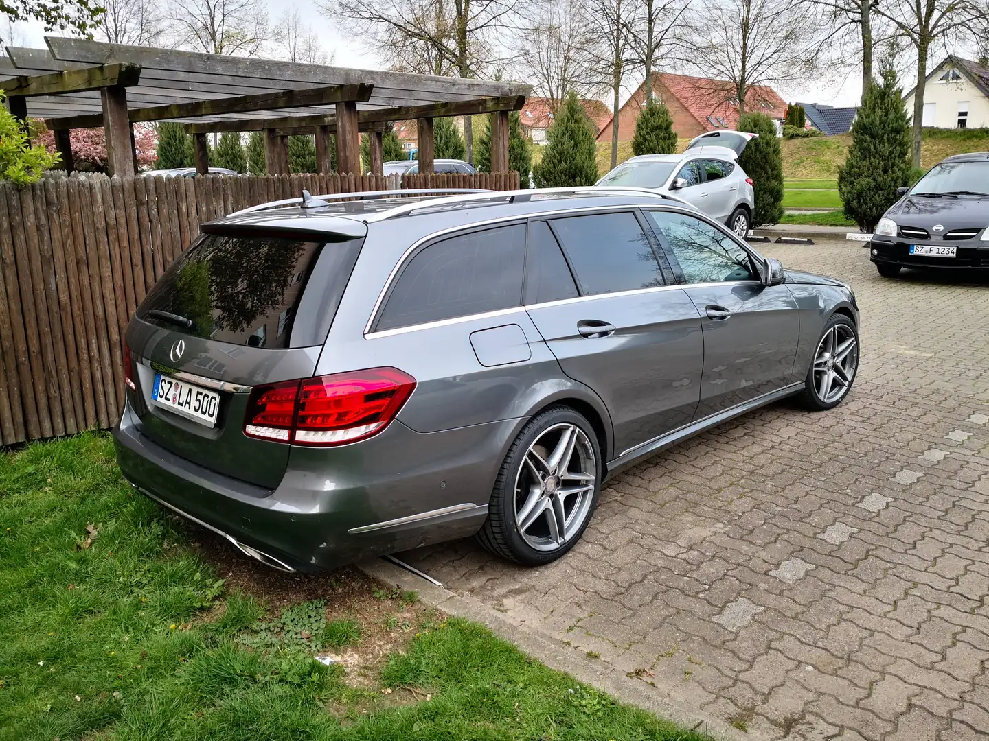 Mercedes-Benz E 220 E-Klasse T-Modell Diesel T BlueTEC BlueEFFICIENCY Edition 9G-TRONIC Avantgarde Grau - 2