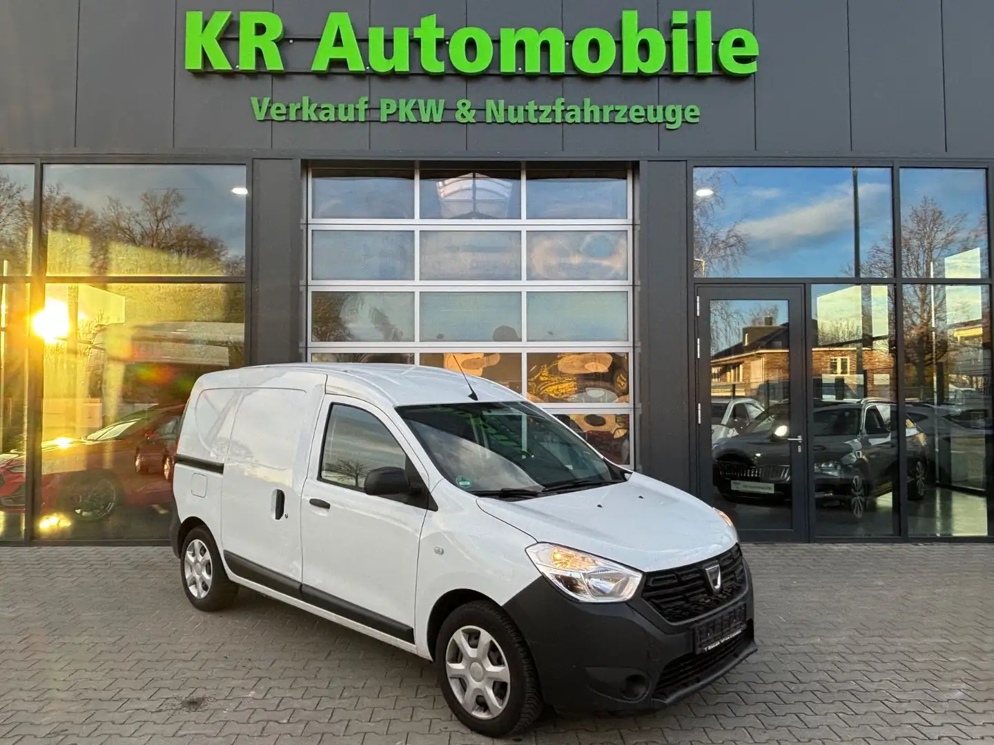 Dacia Dokker Express Essential / AHK / Laderaumboden Weiß - 1