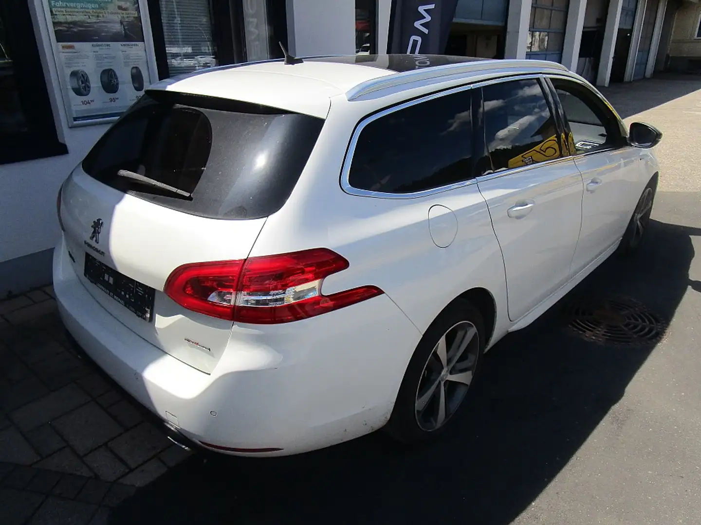 Peugeot 308 SW 1,6 BlueHDi 120 GT Line S&S Weiß - 2