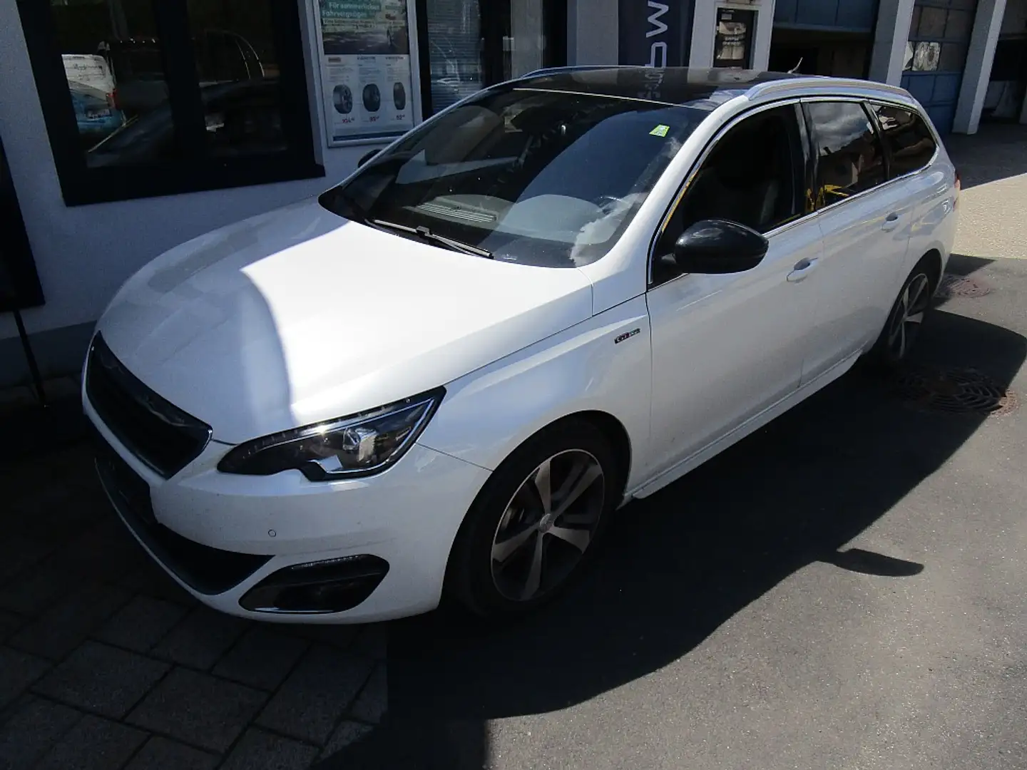 Peugeot 308 SW 1,6 BlueHDi 120 GT Line S&S Weiß - 1