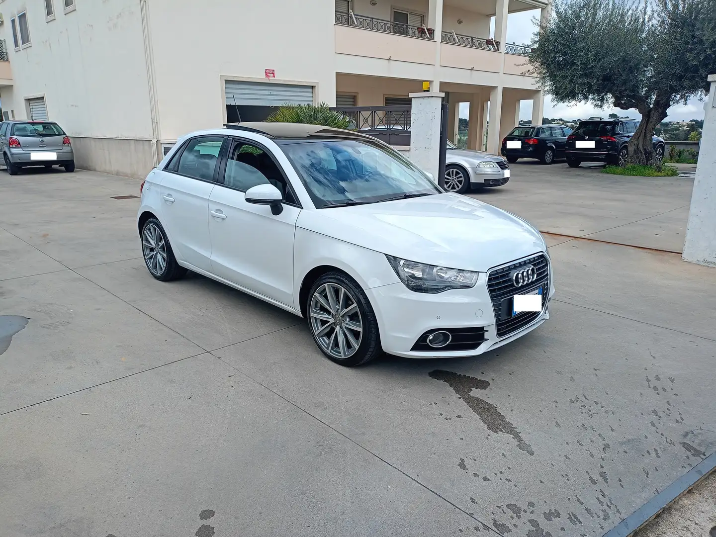 Audi A1 Sportback 1.6 tdi Attraction s-tronic Bianco - 2