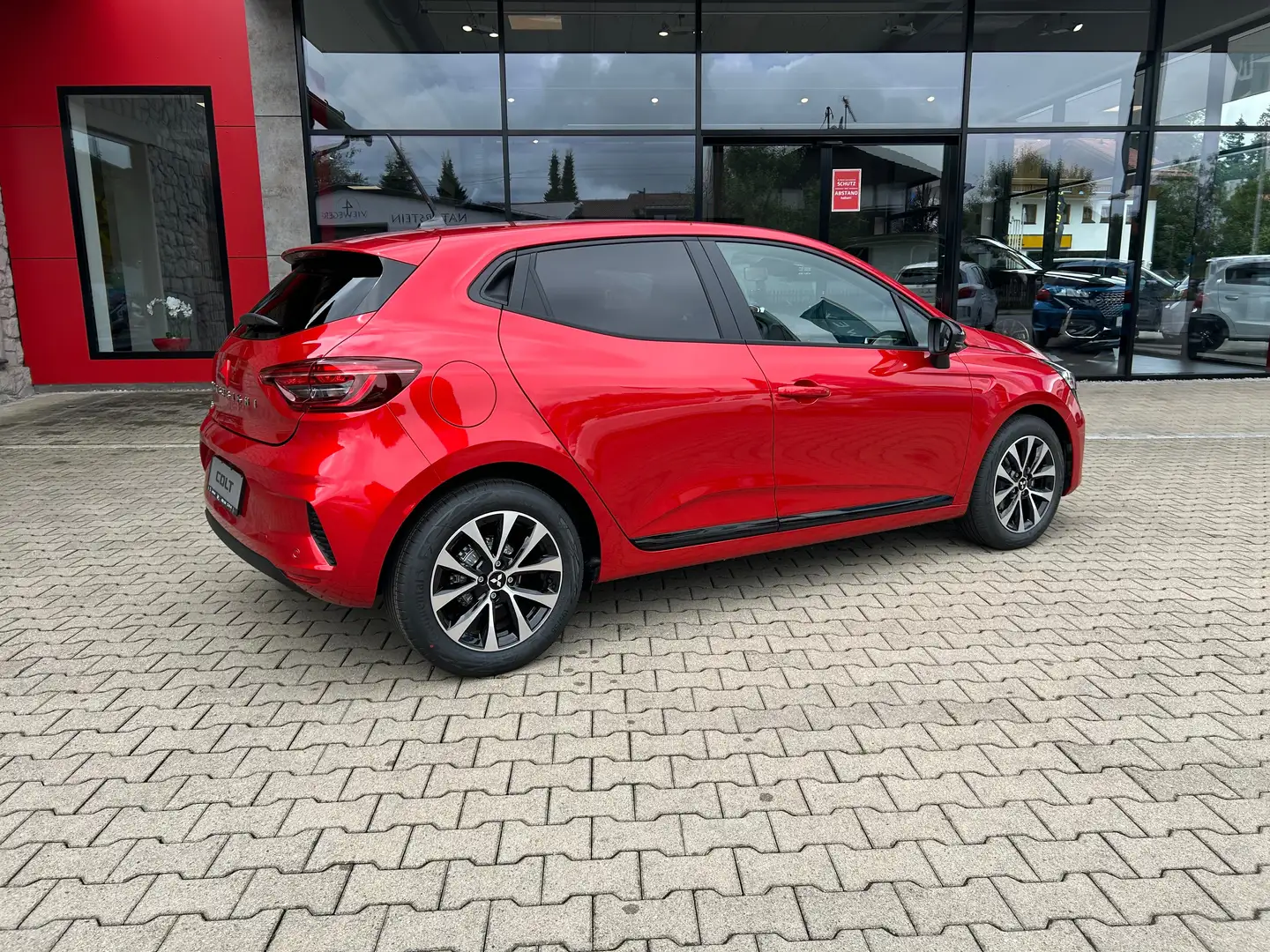 Mitsubishi Colt 1.0 Turbo-Benziner "PLUS" inkl. Nimm 8-Paket Rojo - 2