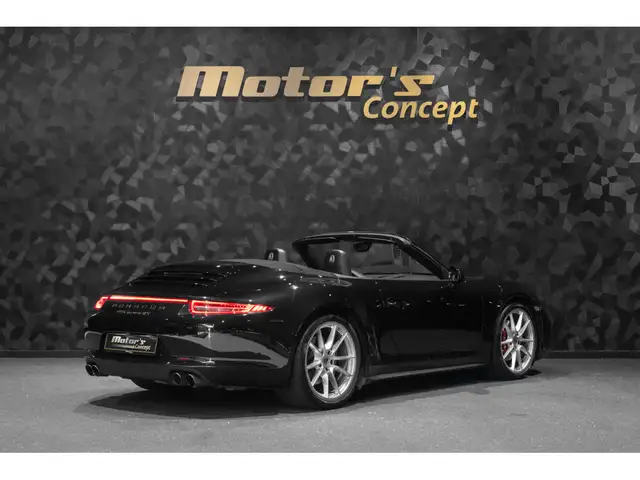 Porsche 911 view 7