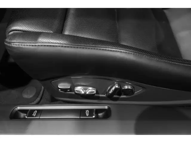 Porsche 911 view 14