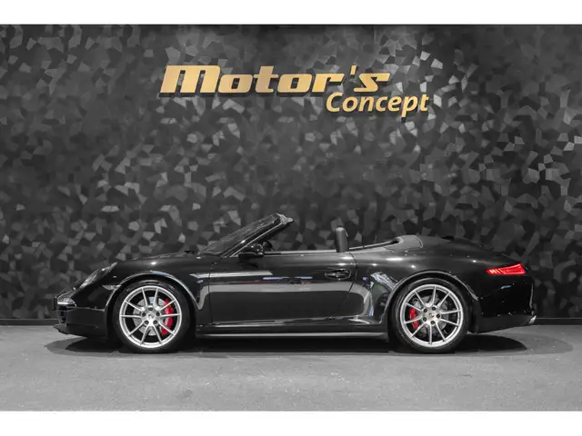 Porsche 911 view 2