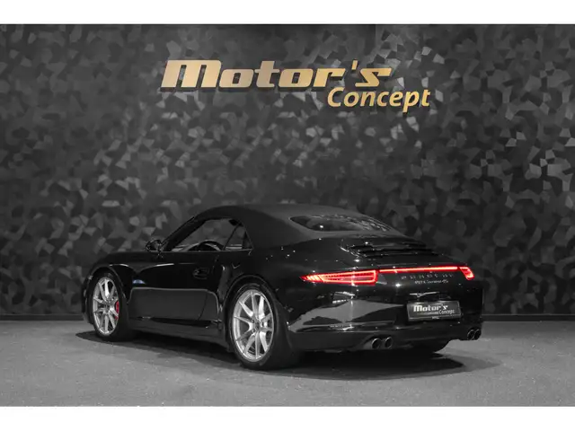Porsche 911 view 3