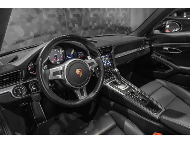 Porsche 911 view 11