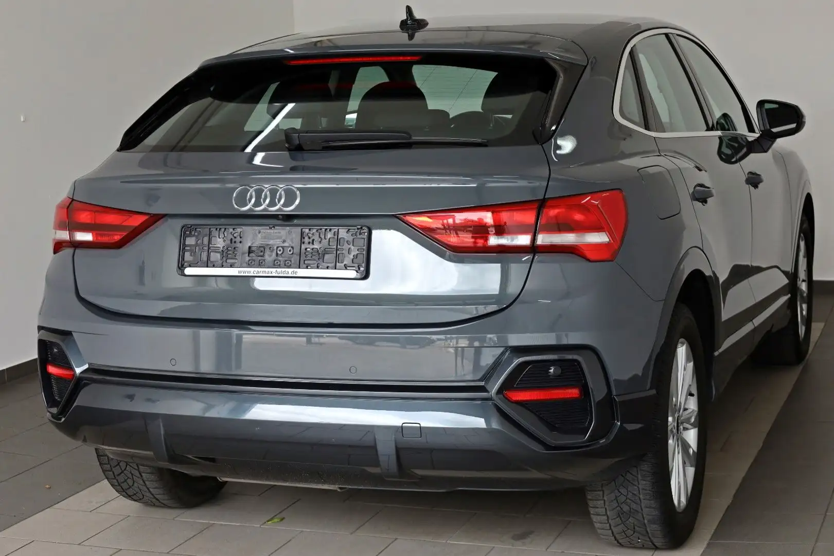 Audi Q3 Sportback 35 TDI ,Navi,LED,Kamera,Carplay,ACC Gris - 2