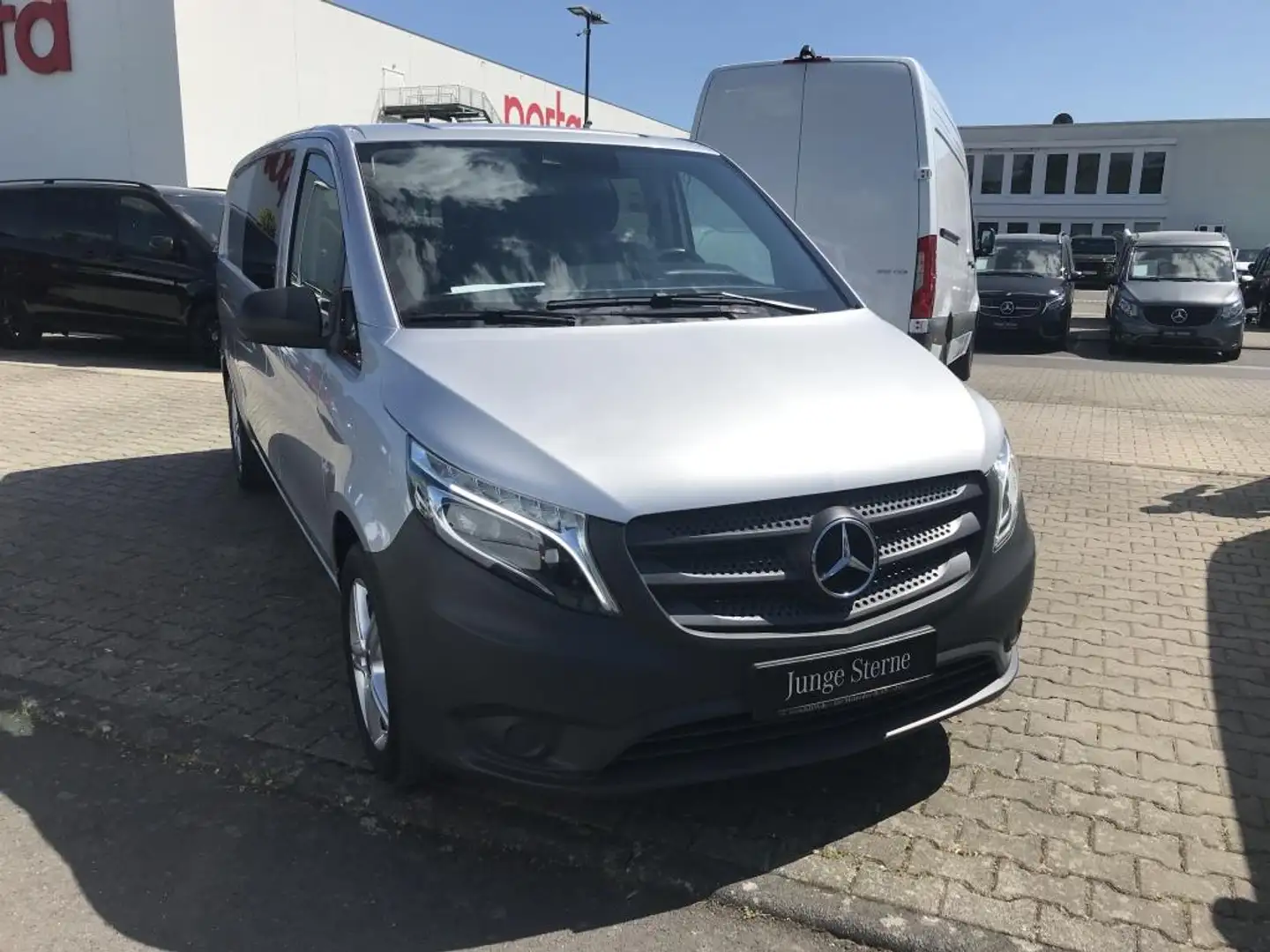 Mercedes-Benz Vito 124 CDI Mixto Extralang AHK LED SHZ Kam. LM Silber - 1