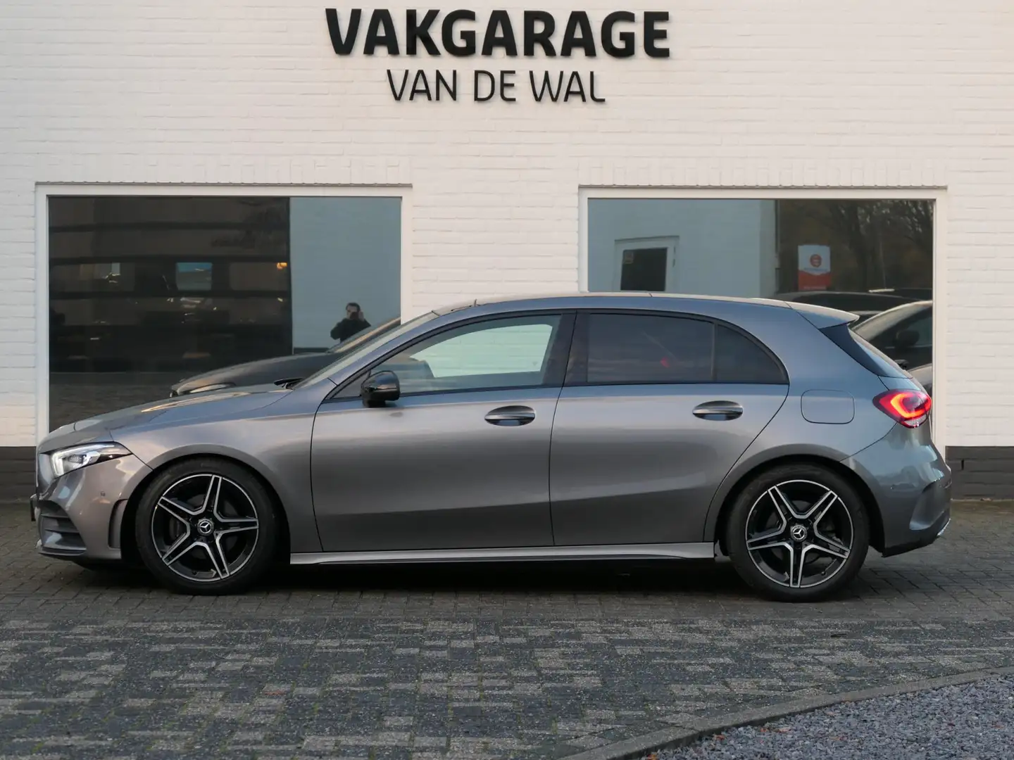 Mercedes-Benz A 200 Business Solution AMG | Panoramadak | MBUX Widescr Gris - 2