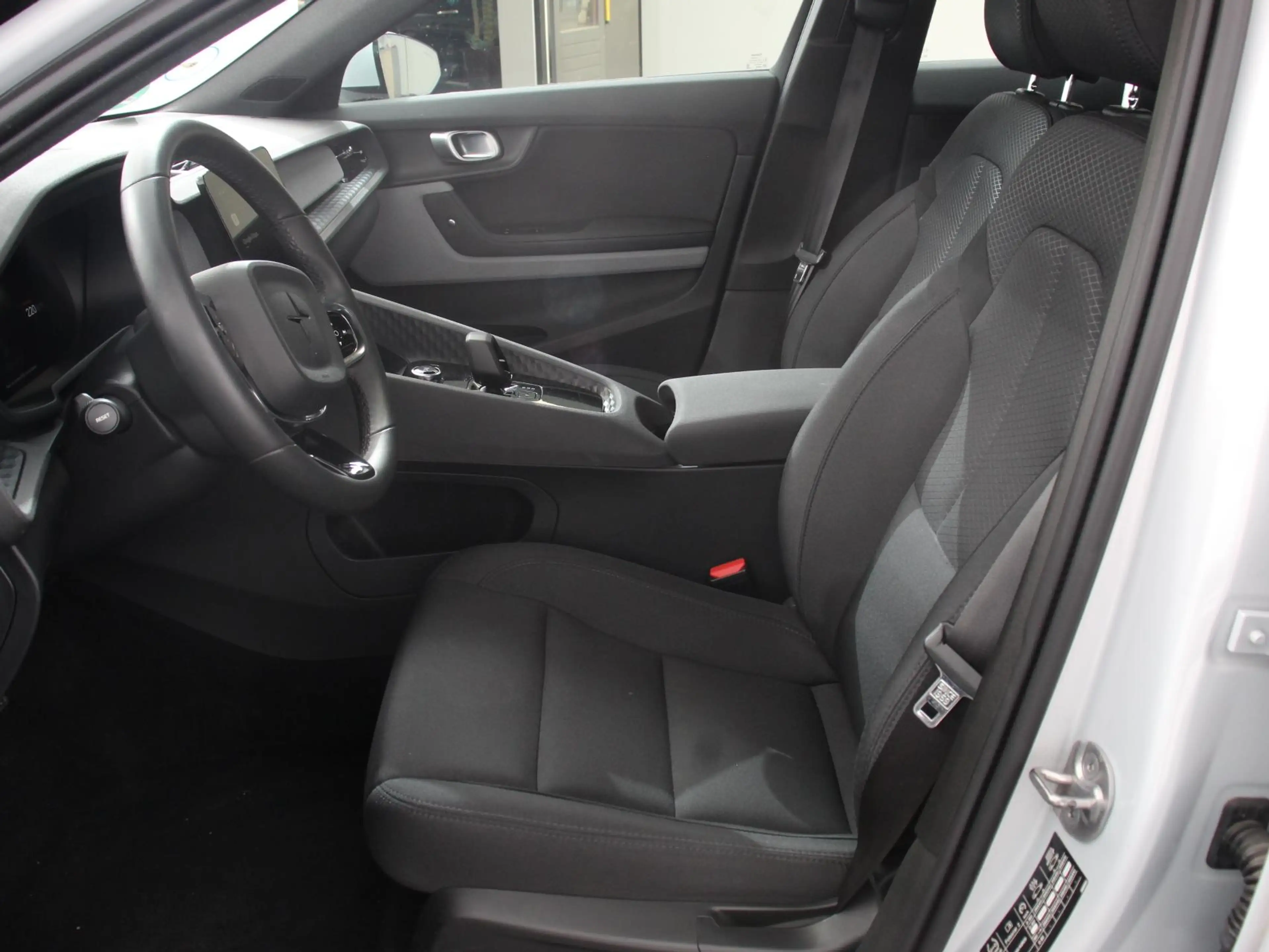 Polestar 2 Standard Range Single Motor 63kWh SOH 94 % Climate — photo 14