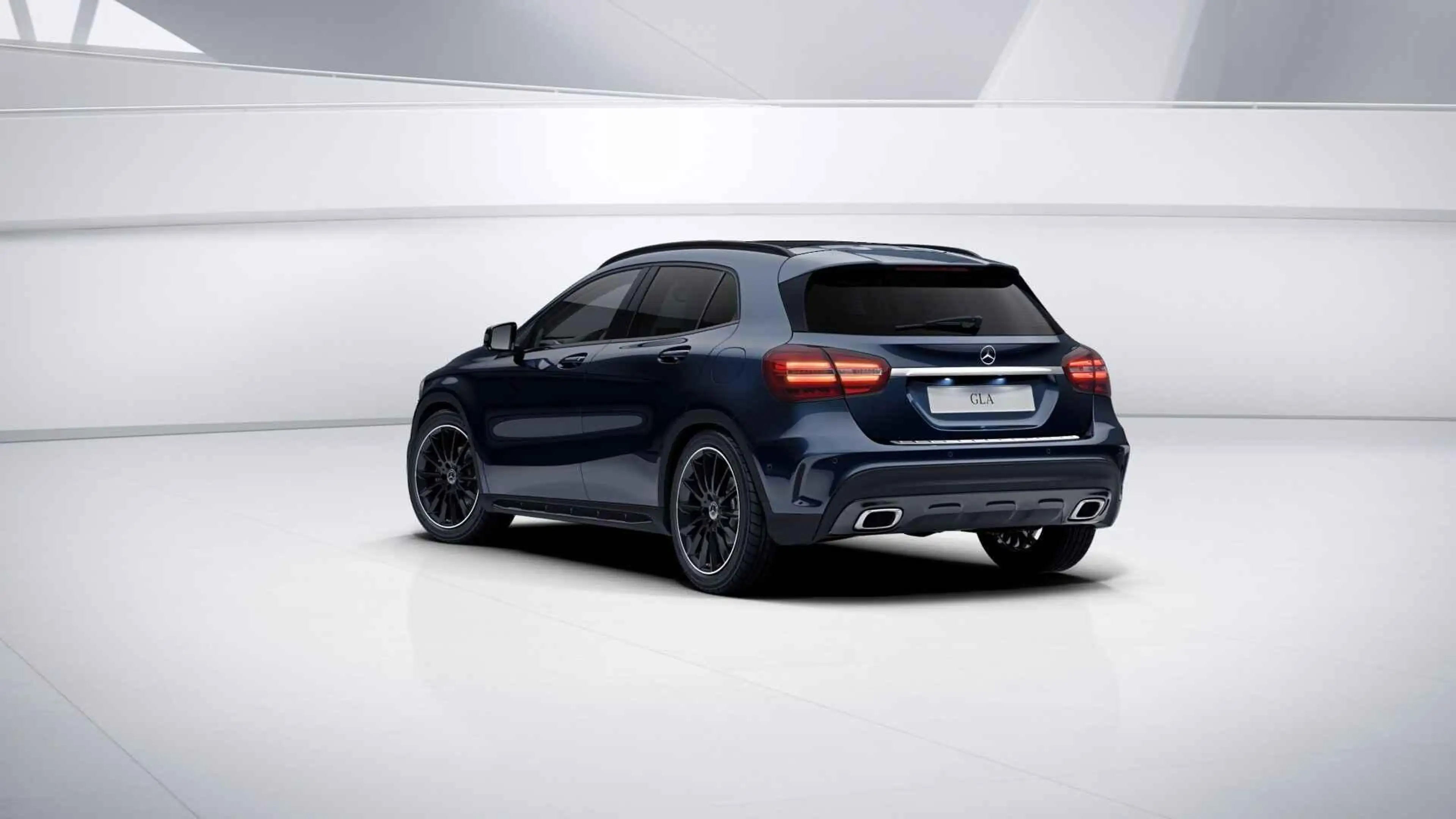 Mercedes-Benz GLA 180 AMG Line | Trekhaak | Panoramisch Dak | Verwarmde — photo 10