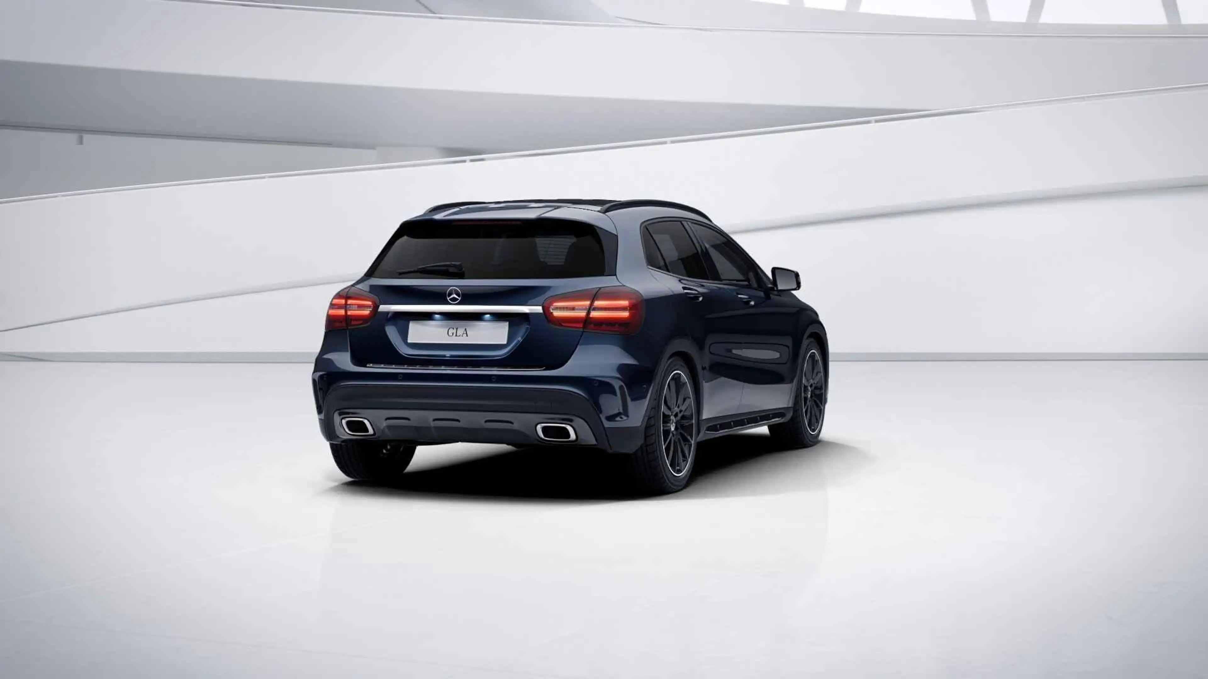 Mercedes-Benz GLA 180 AMG Line | Trekhaak | Panoramisch Dak | Verwarmde — photo 4