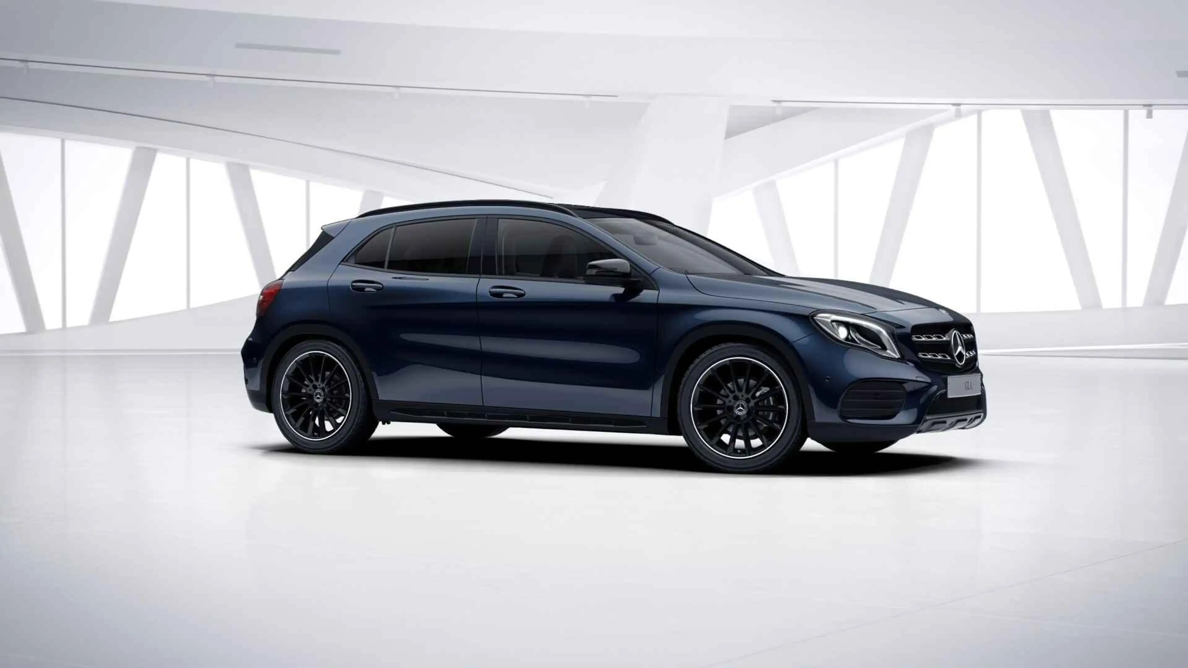 Mercedes-Benz GLA 180 AMG Line | Trekhaak | Panoramisch Dak | Verwarmde — photo 8