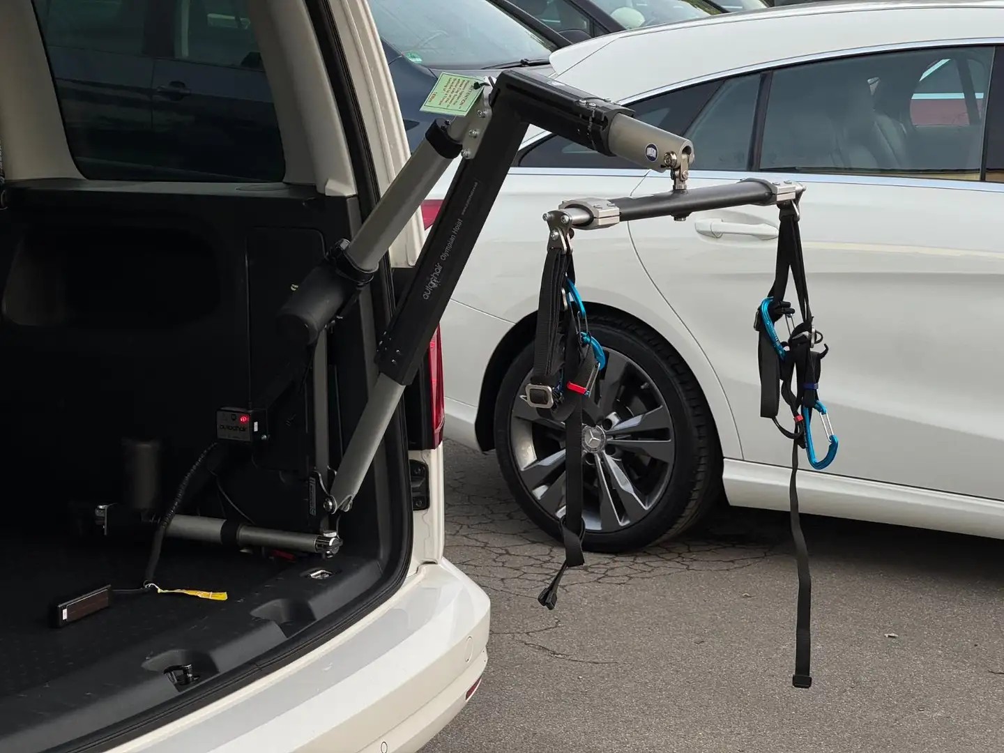 Volkswagen Caddy *AUTOM.ROLLSTUHLIFT*ELEKT.HECKKLAPPE*BEHIND Wit - 2