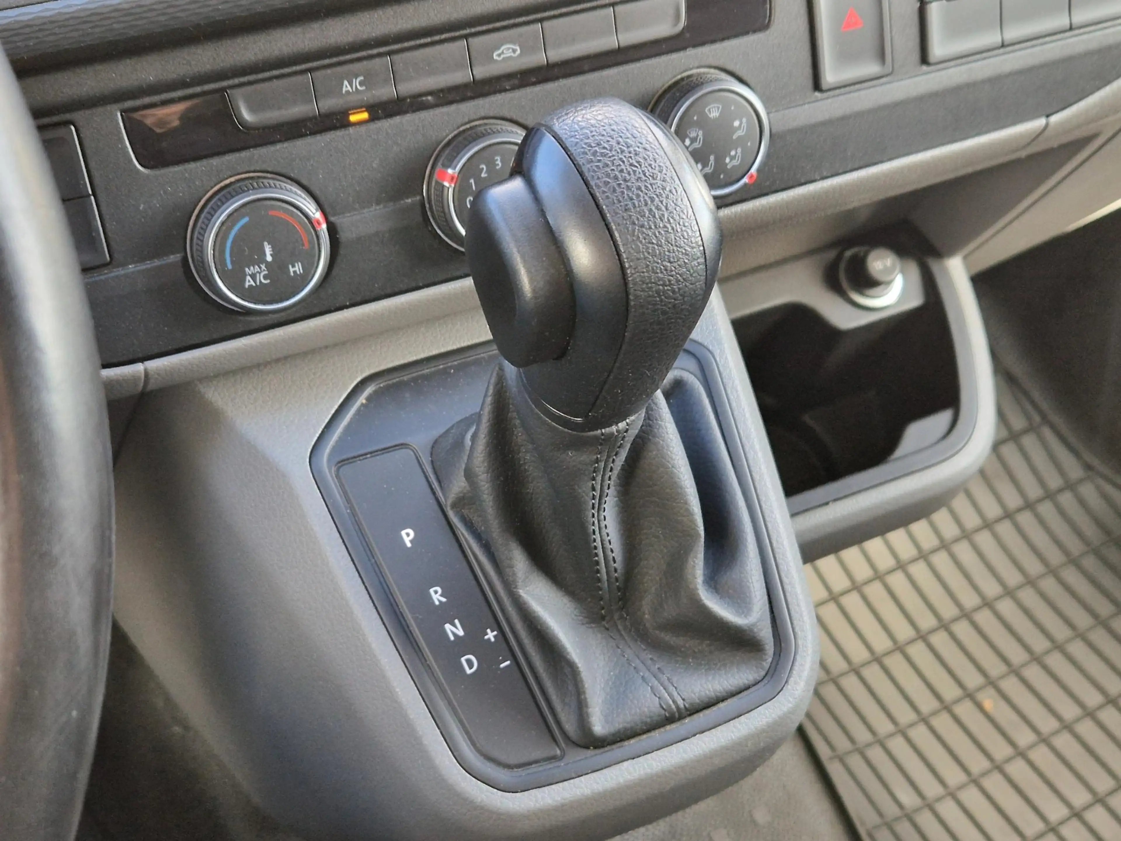 Volkswagen T6.1 Transporter 2.0 TDI L2H1 150PK DSG HIGHLINE EXEC — photo 20