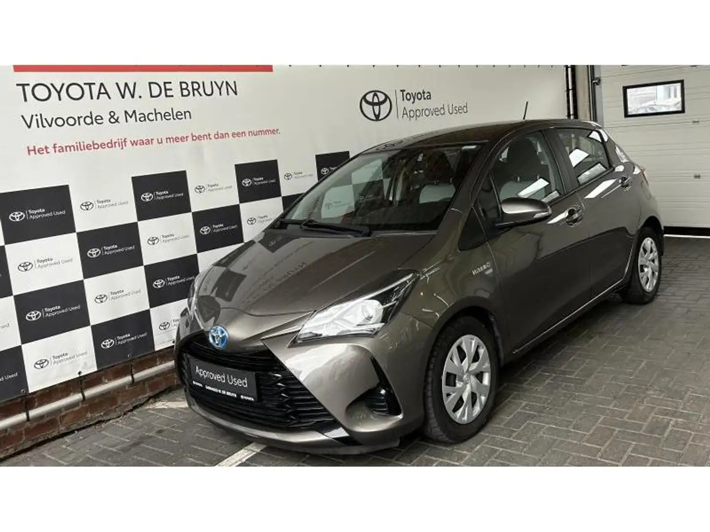 Toyota Yaris Comfort Gris - 1