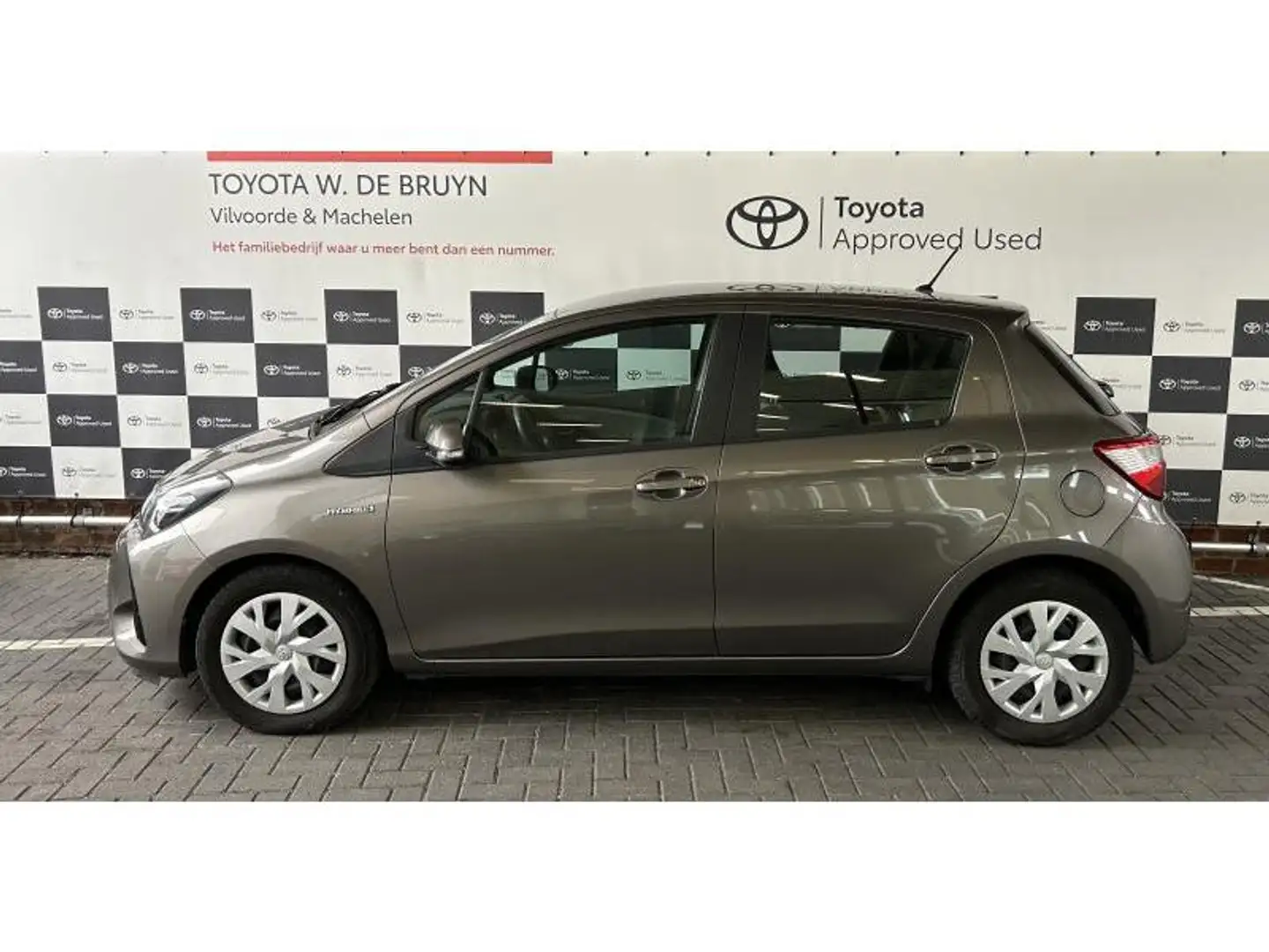 Toyota Yaris Comfort Gris - 2