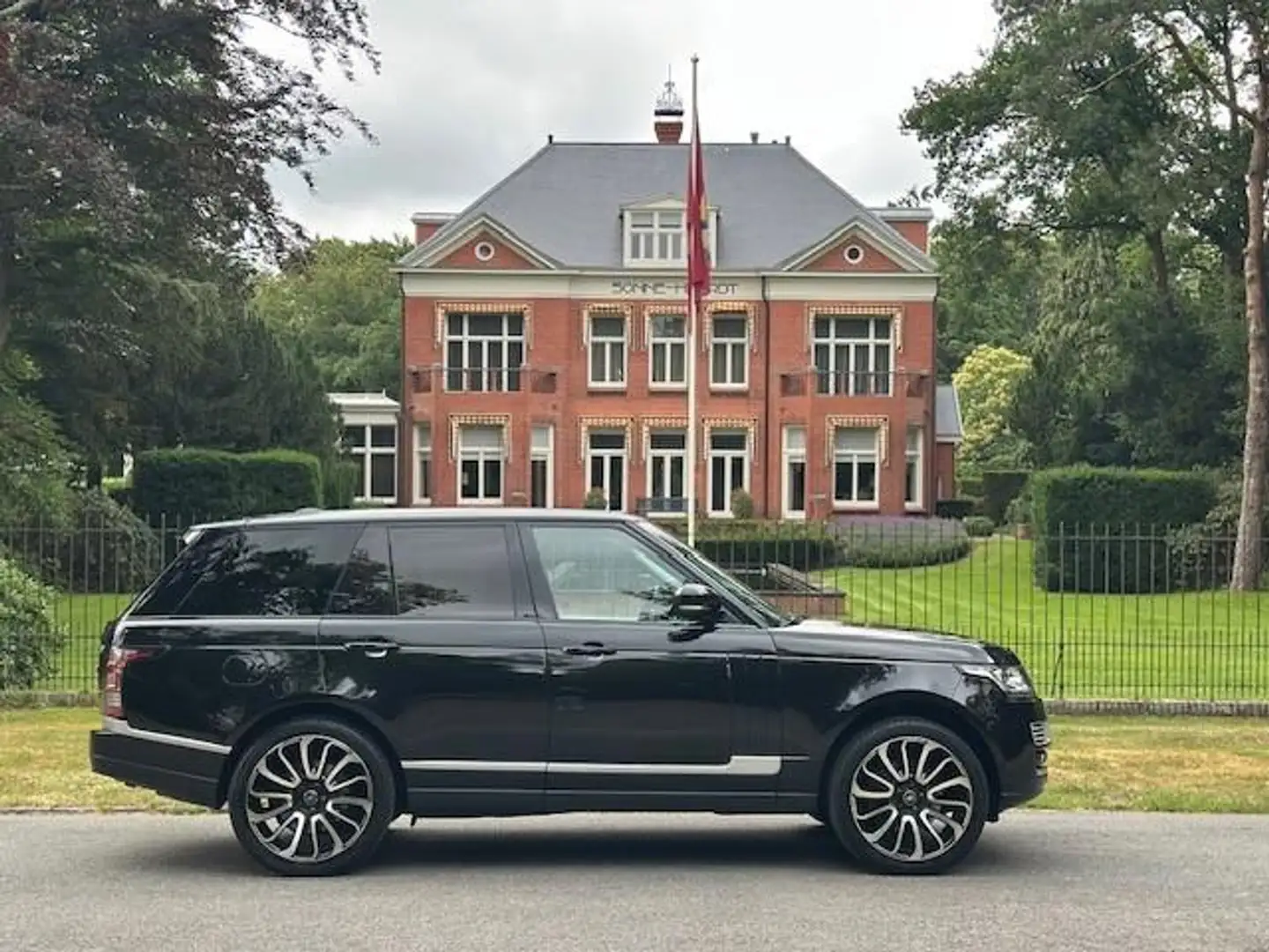 Land Rover Range Rover 3.0 SC supercharged Voque Zwart - 2