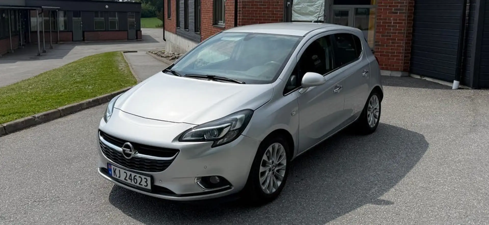 Opel Corsa 1.4 90 ch Play - 1