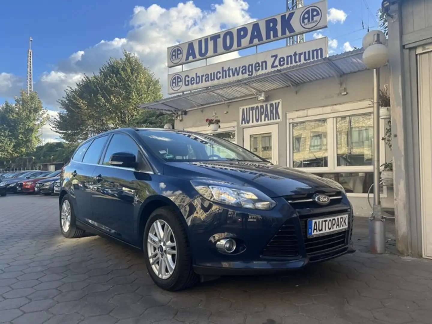 Ford Focus 1.0 Kombi*Klima*Navi*Anhängerkupplung*Alu Blau - 1