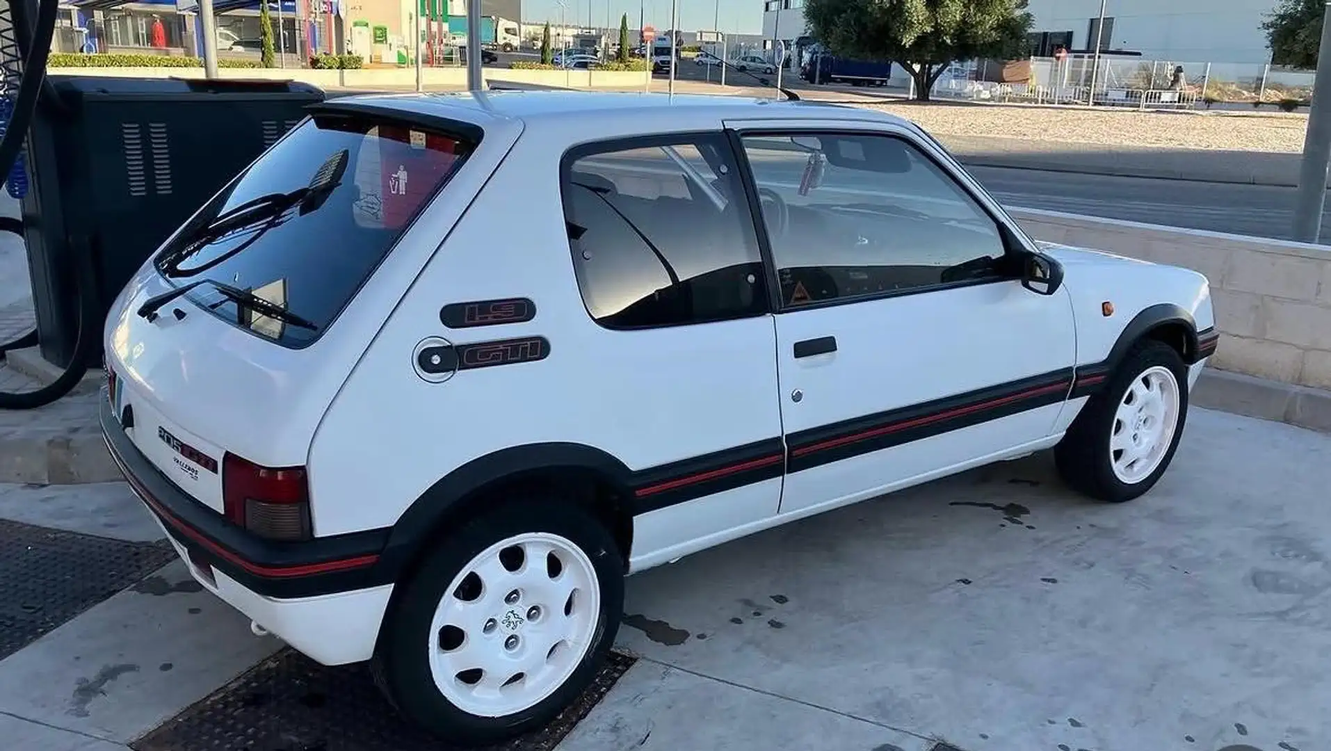 Peugeot 205 1.9 GTI - 2