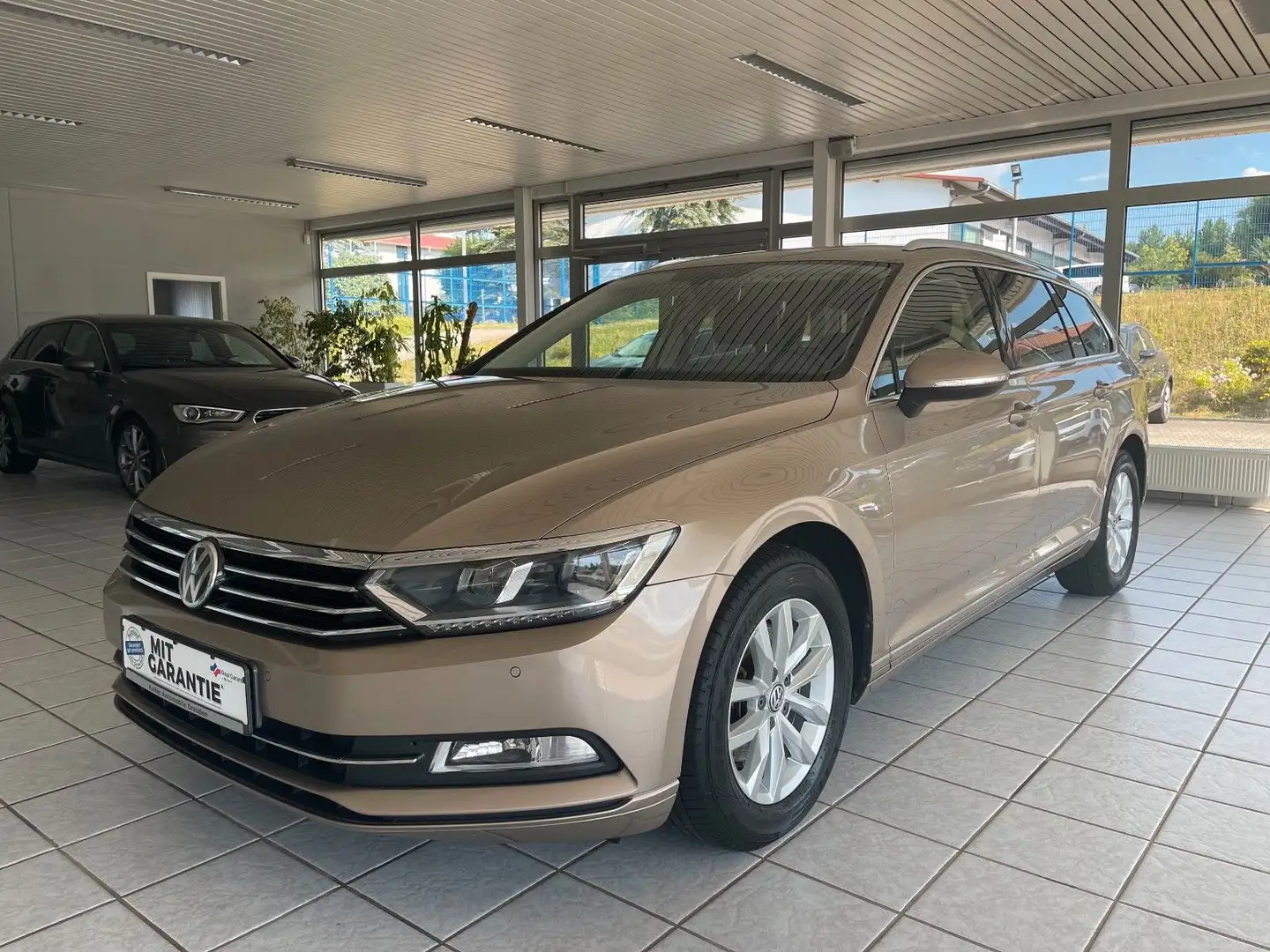 Volkswagen Passat Variant Comfortline*LED*AHK*1-Hand*Autom* Oro - 1