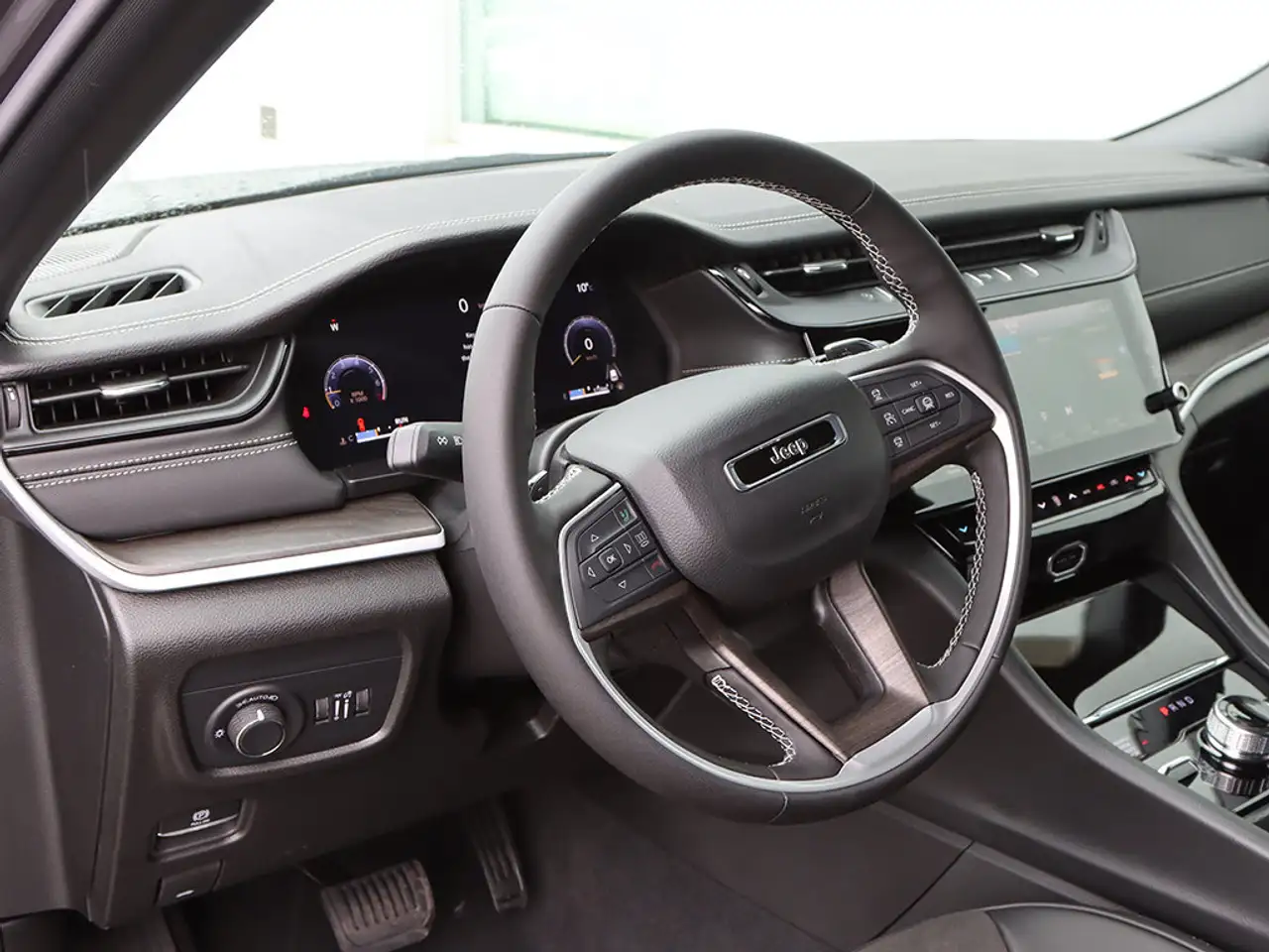 Jeep Grand Cherokee снимка Jeep Grand Cherokee