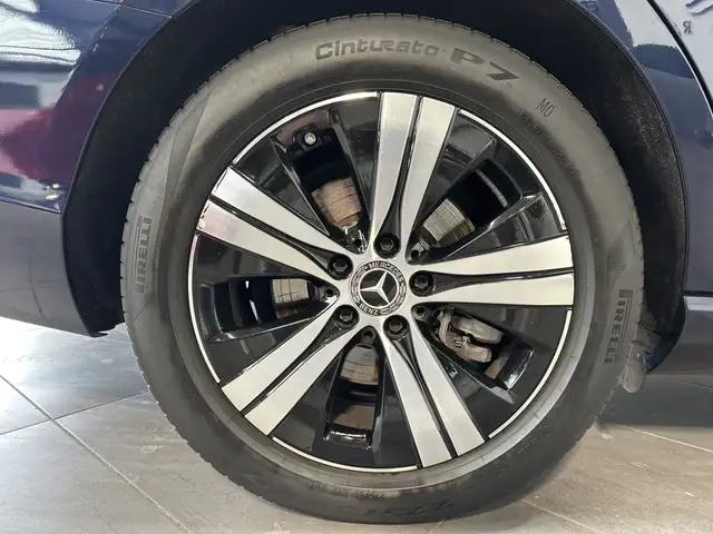 Mercedes-Benz C-Class view 3