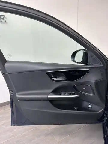 Mercedes-Benz C-Class view 8