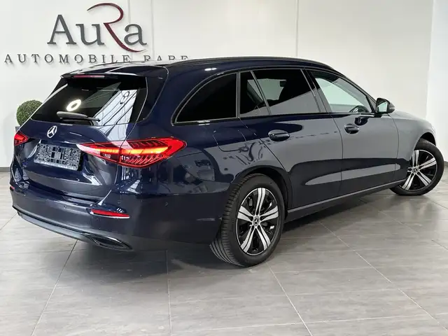 Mercedes-Benz C-Class view 4