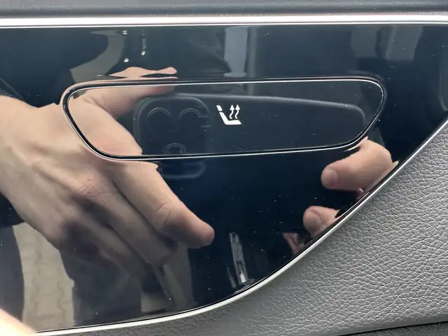 Mercedes-Benz C-Class view 18