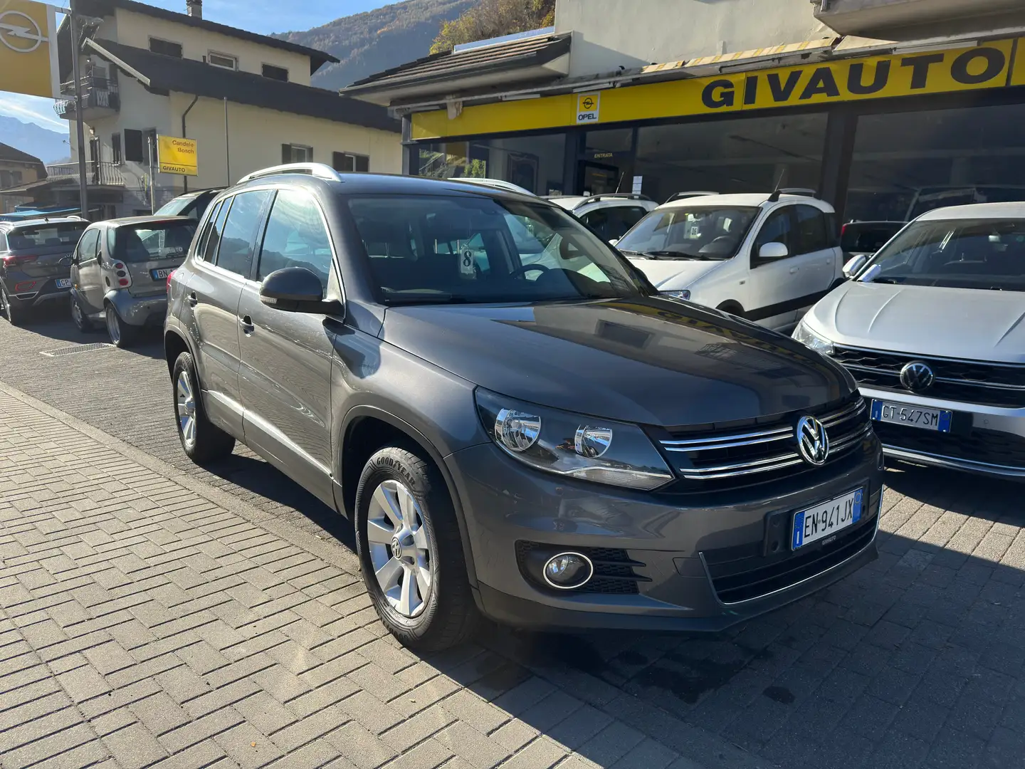 Volkswagen Tiguan VOLKSWAGEN TIGUAN 2.0cc TDI 140CV 4MOTION DSG Gris - 1