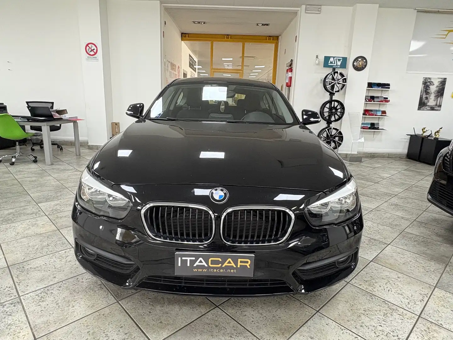 BMW 118 Serie 1 F/20-21 2015 118d Urban 3p Noir - 2