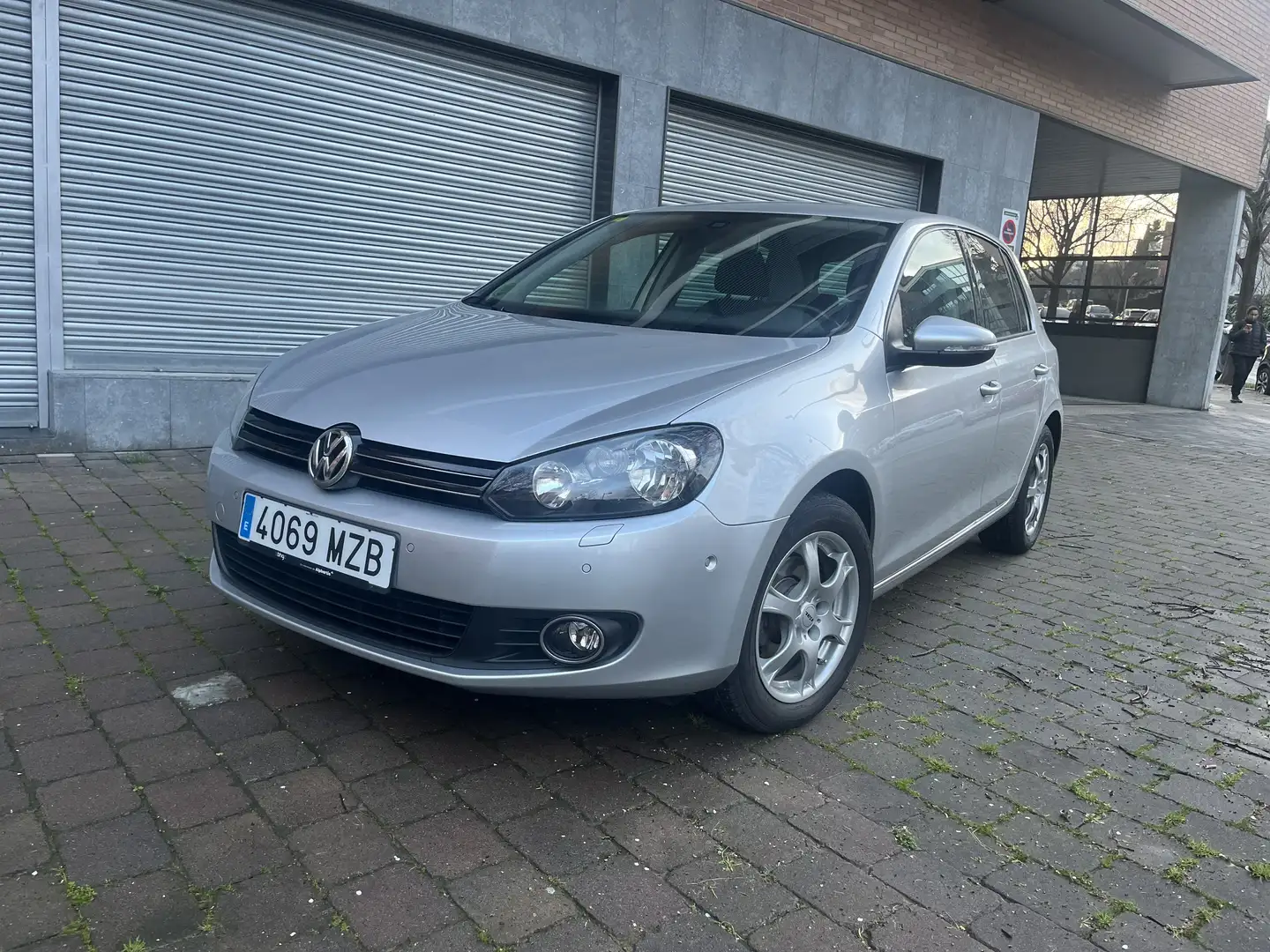 Volkswagen Golf 1.4 TSI Advance Plateado - 1