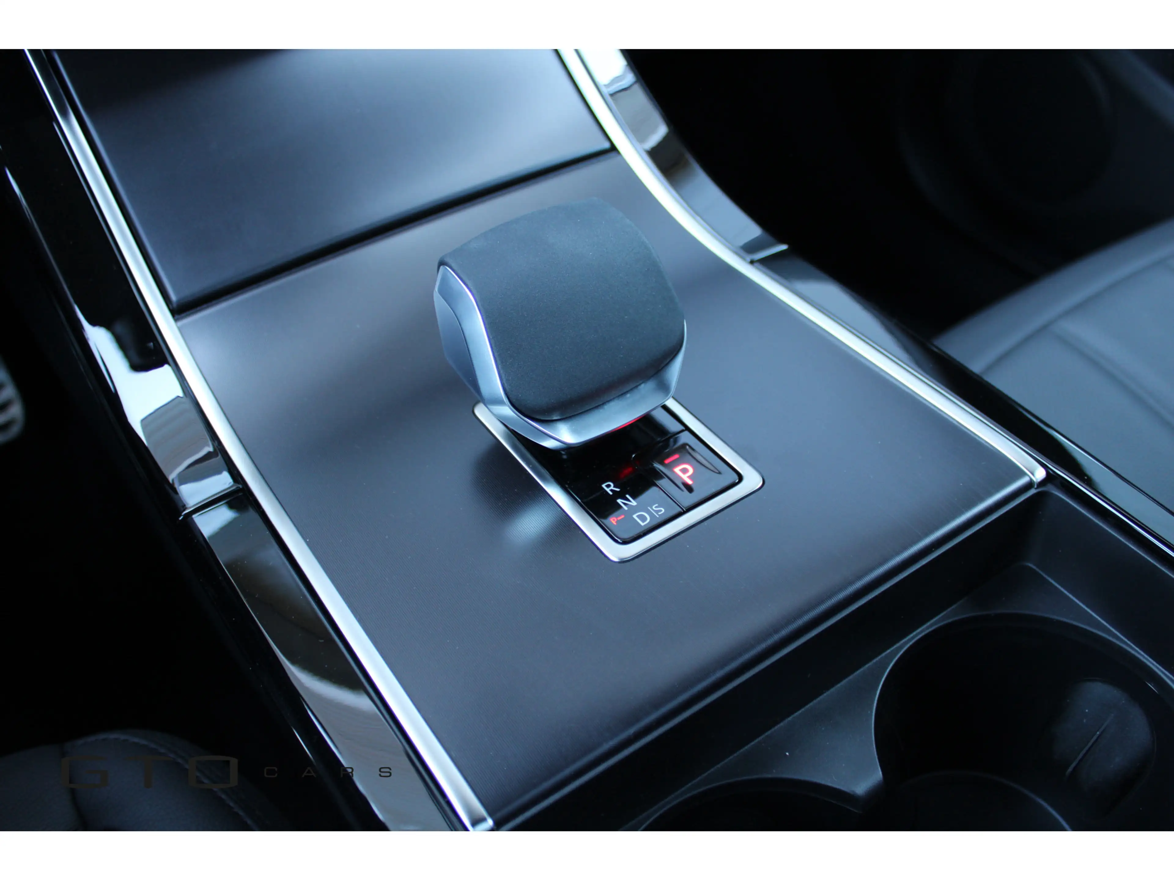 Land Rover Range Rover Evoque 1.5 P270e PHEV AWD R-Dynamic SE | Pano | Meridian — photo 28