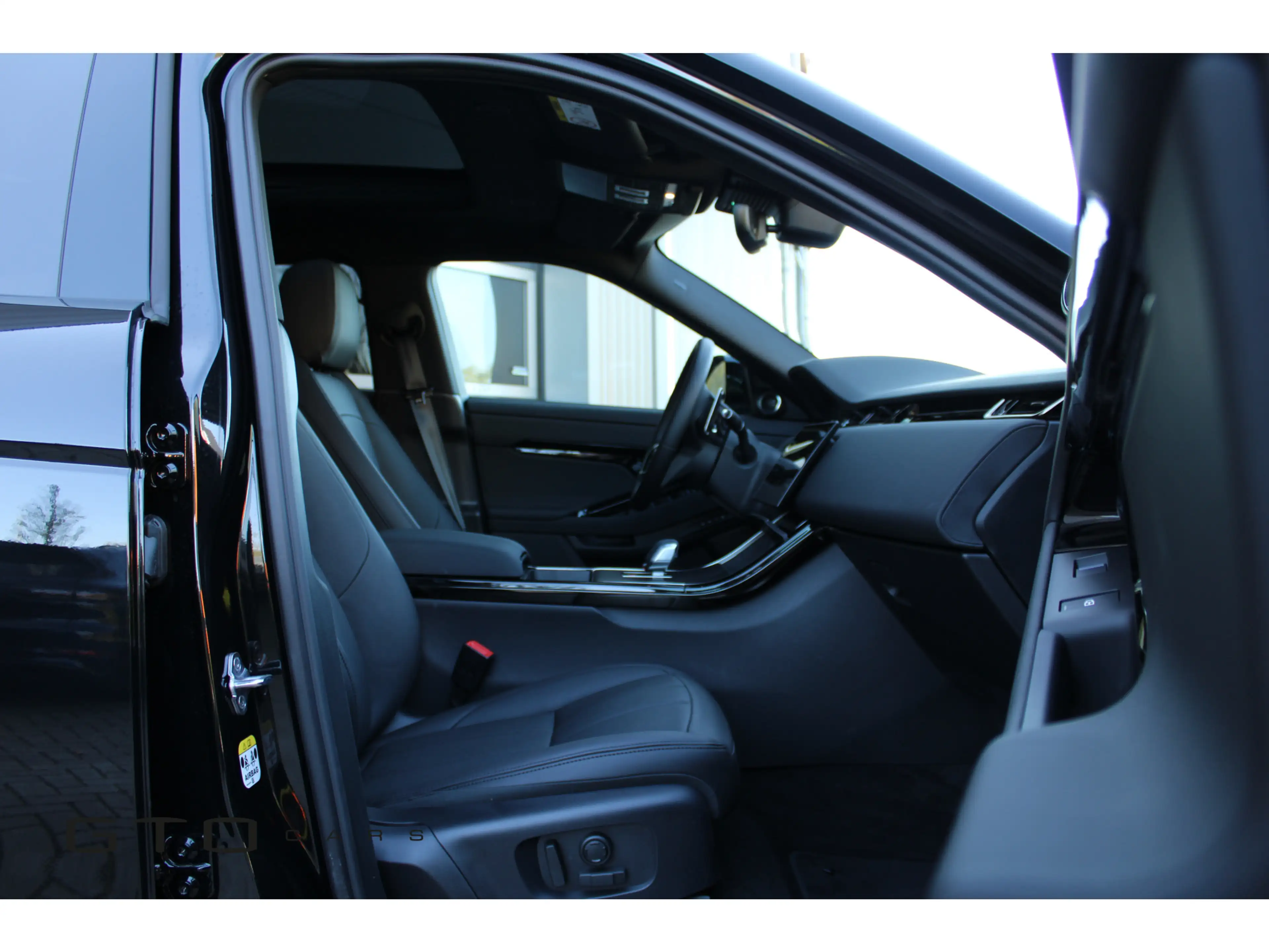 Land Rover Range Rover Evoque 1.5 P270e PHEV AWD R-Dynamic SE | Pano | Meridian — photo 19