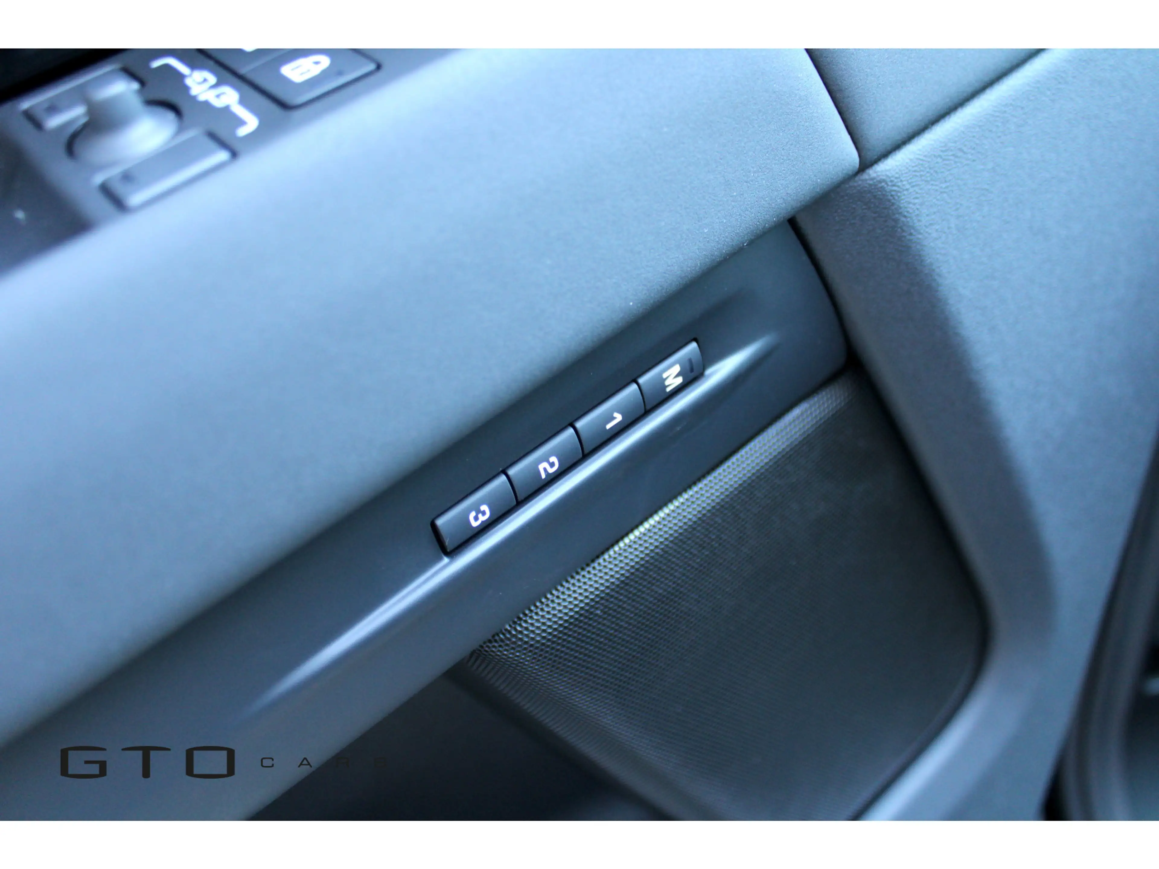 Land Rover Range Rover Evoque 1.5 P270e PHEV AWD R-Dynamic SE | Pano | Meridian — photo 20