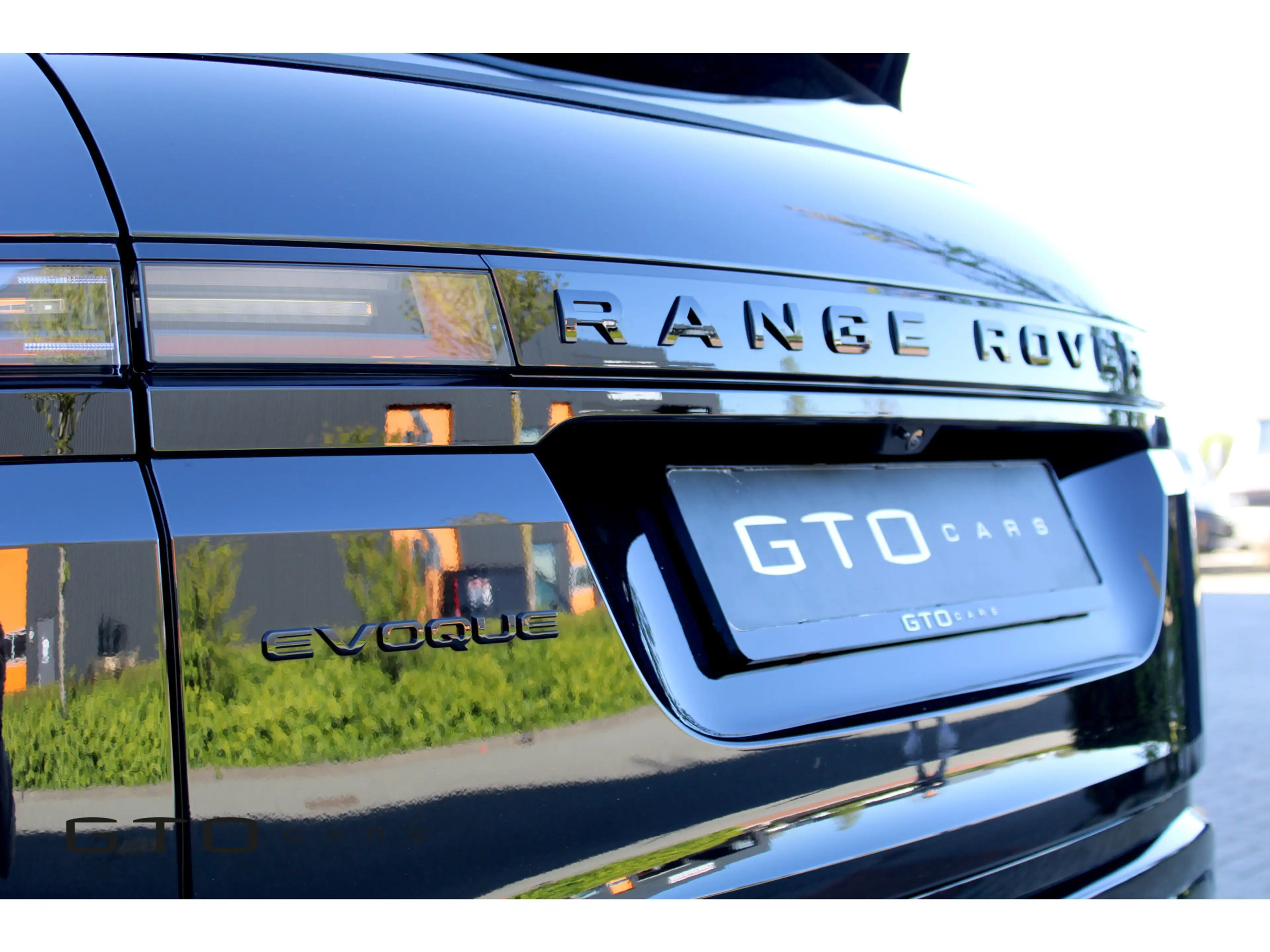 Land Rover Range Rover Evoque 1.5 P270e PHEV AWD R-Dynamic SE | Pano | Meridian — photo 12