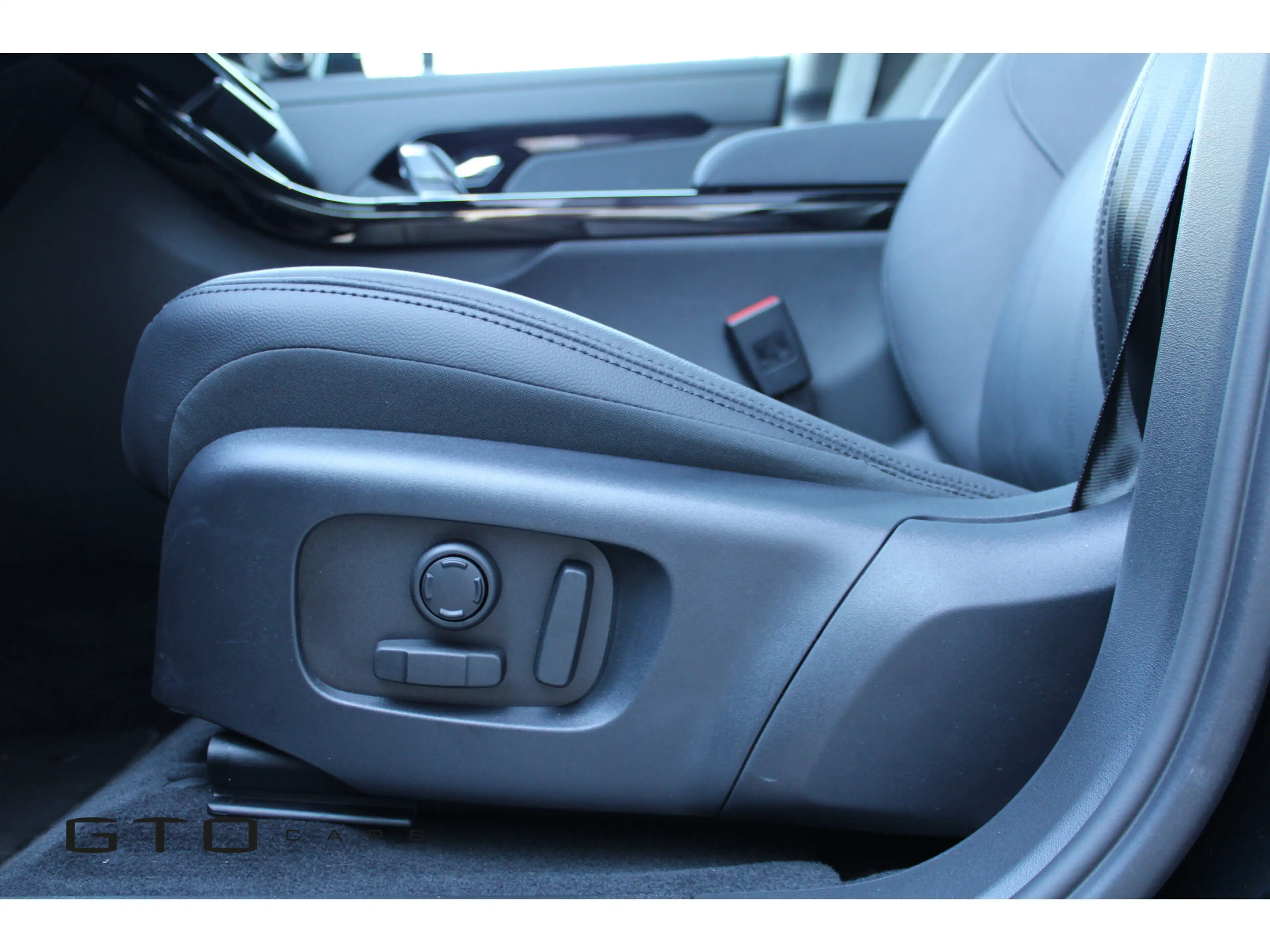 Land Rover Range Rover Evoque 1.5 P270e PHEV AWD R-Dynamic SE | Pano | Meridian — photo 18