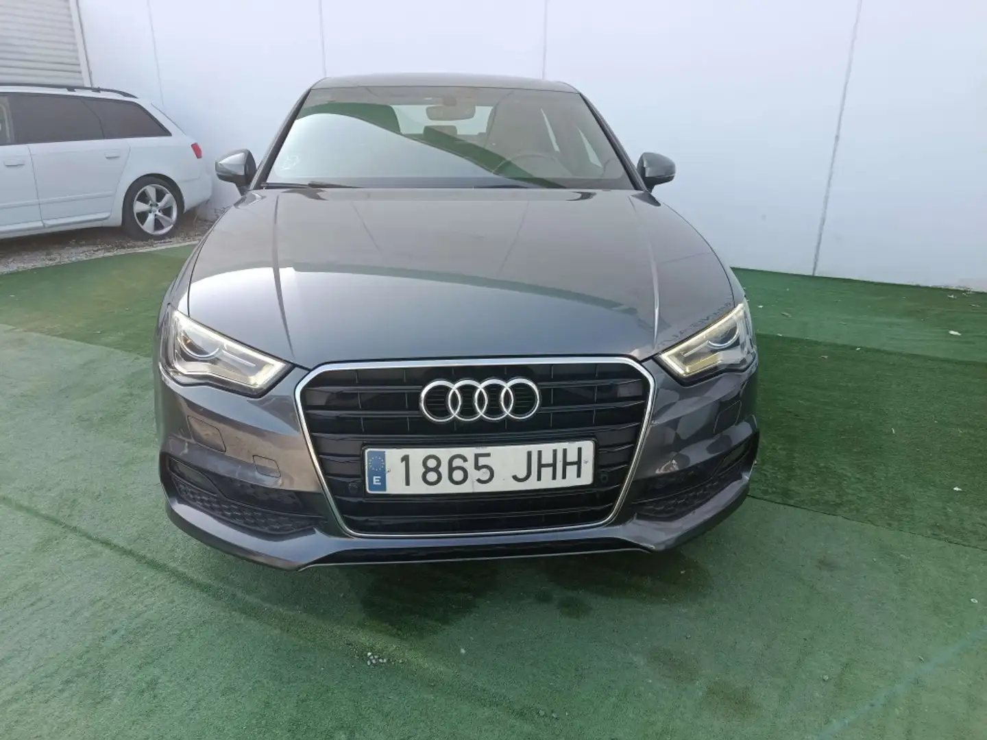 Audi A3 Sedán 2.0TDI S line edition S-T 150 Grijs - 2