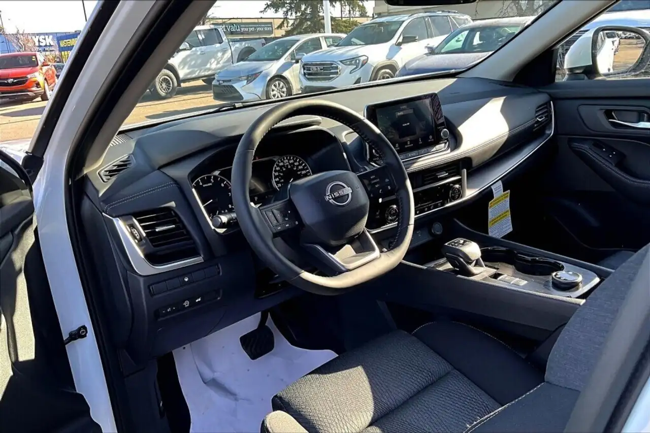 Nissan Rogue снимка Nissan Rogue