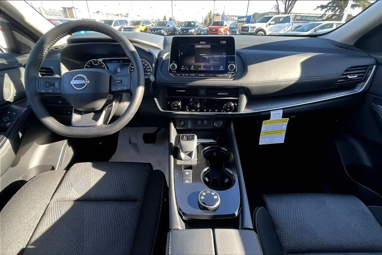 Nissan Rogue снимка Nissan Rogue